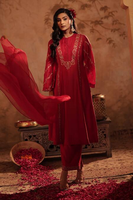 House Of Karmah_Red Chanderi, Organza Embroidery, Zari Round Neck Sindoori Noor Kurta Set _Online_at_Aza_Fashions