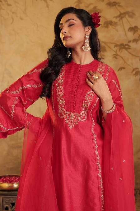 Buy_House Of Karmah_Red Chanderi, Organza Embroidery, Zari Round Neck Sindoori Noor Kurta Set _Online_at_Aza_Fashions