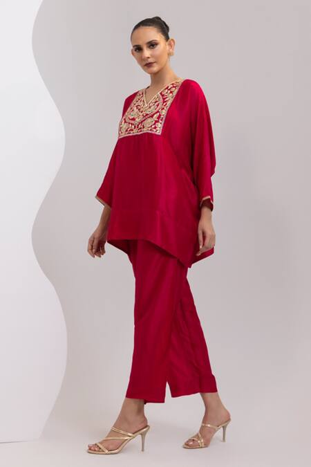Oshi By Shikha_Fuchsia Silk Embroidery, Zari V-neck Phiran And Pant Set _Online_at_Aza_Fashions