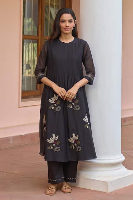 Vaayu Noir Pintuck Kurta & Pant Co-ord Set 