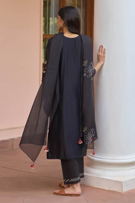 Vaayu Noir Applique Kurta Set 