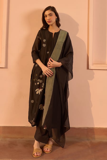 Vaayu Noir Embroidered Kurta Set 