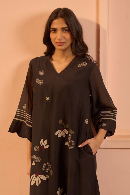 Vaayu_Black Muslin, Cotton Applique, Embroidery V-neck Noir Dress _Online_at_Aza_Fashions