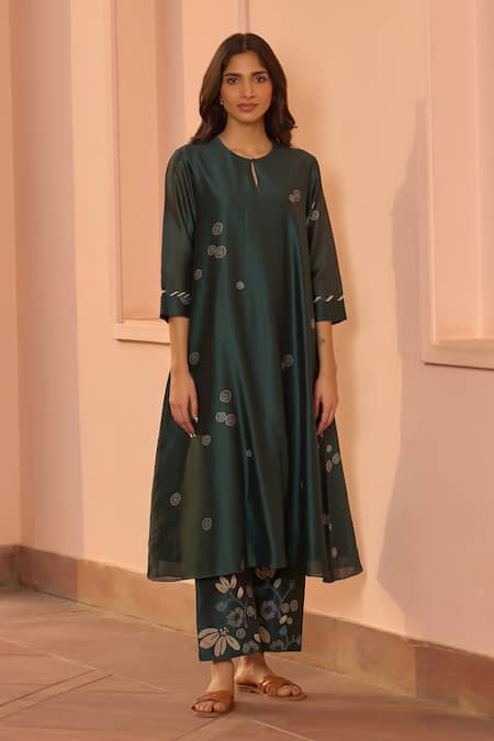 Vaayu_Green Muslin, Cotton Applique, Embroidery Round Jade Kurta And Pant Co-ord Set _Online_at_Aza_Fashions