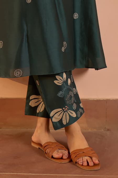 Shop_Vaayu_Green Muslin, Cotton Applique, Embroidery Round Jade Kurta And Pant Co-ord Set _Online_at_Aza_Fashions