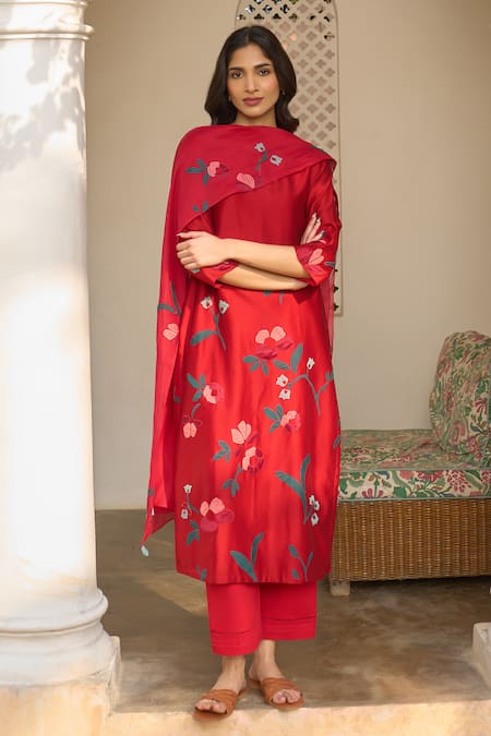 Vaayu Cherry Red Applique Kurta Set 