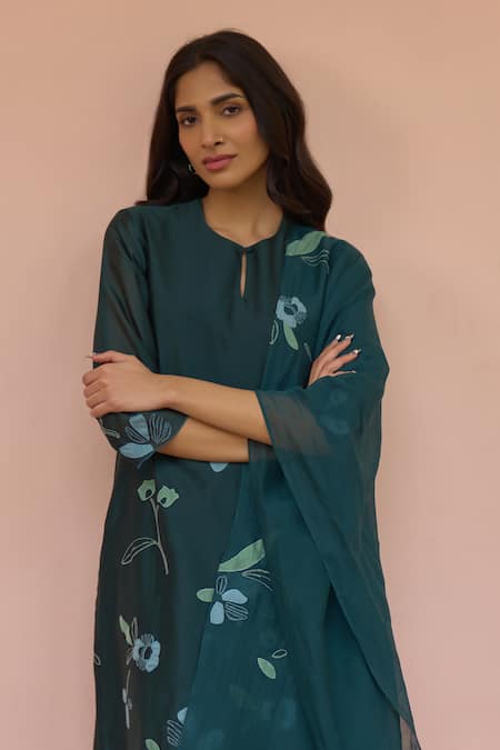 Vaayu_Green Silk Applique, Embroidery Round , Keyhole Jade Kurta Set _Online_at_Aza_Fashions