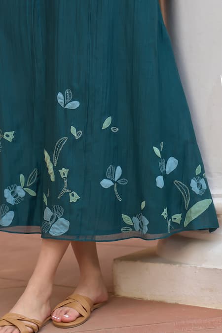 Vaayu_Green Muslin, Cotton Applique V-neck Jade Dress _Online_at_Aza_Fashions