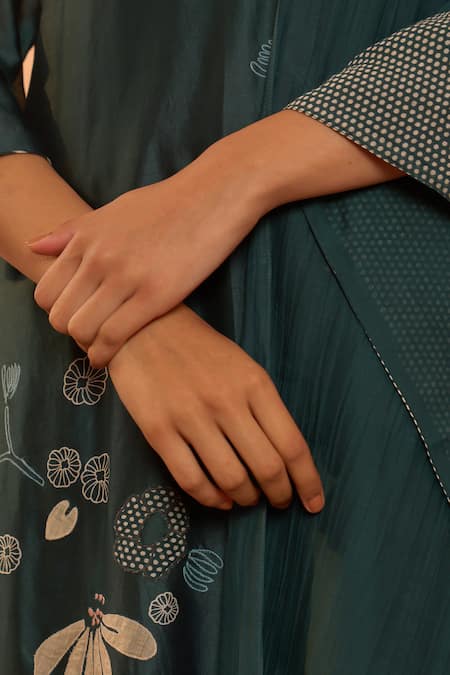 Vaayu_Green Silk Applique, Embroidery, Tassels Round Neck, Split Jade Kurta Set _Online_at_Aza_Fashions