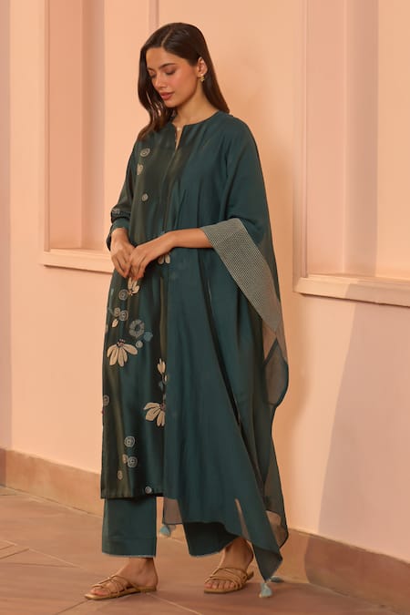 Buy_Vaayu_Green Silk Applique, Embroidery, Tassels Round Neck, Split Jade Kurta Set _Online_at_Aza_Fashions