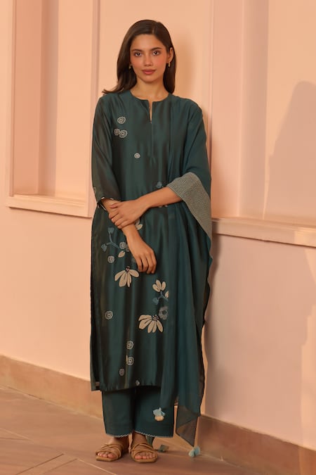 Vaayu Jade Embroidered Kurta Set 