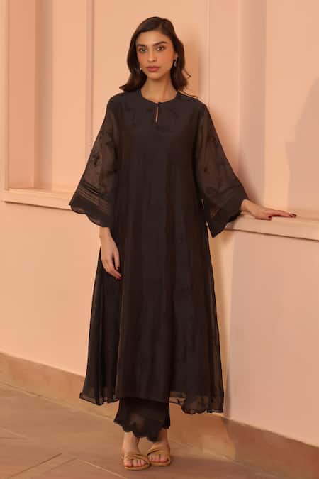 Vaayu Noir Thread Embroidered Kurta & Pant Co-ord Set 