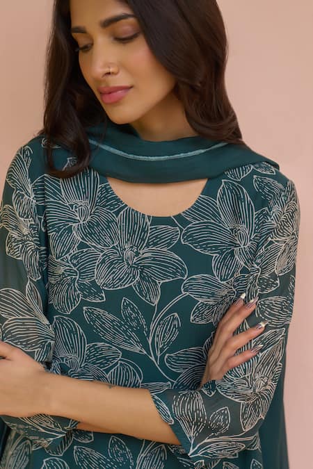 Buy_Vaayu_Green Muslin, Cotton Embroidery, Tassels Round Neck Jade Bloom Kurta Set 