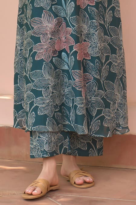 Shop_Vaayu_Green Muslin, Cotton Embroidery Round Neck Jade Bloom Kurta And Pant Co-ord Set _Online_at_Aza_Fashions