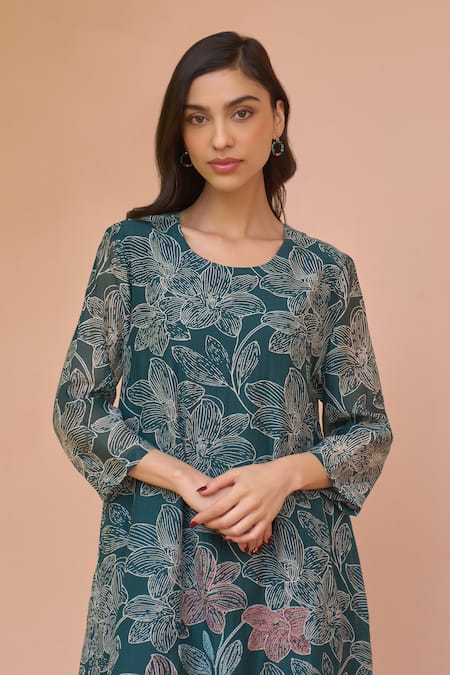 Vaayu_Green Muslin, Cotton Embroidery Round Neck Jade Bloom Kurta And Pant Co-ord Set _at_Aza_Fashions