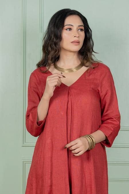 Gothilo_Red Linen Lace V-neck Rose Kurta And Pant Set _Online_at_Aza_Fashions