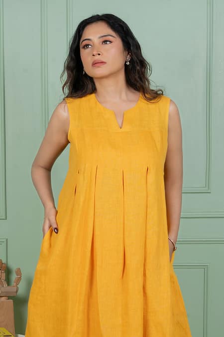 Gothilo_Yellow Linen Lace Notched Neck Sunflower Kurta And Pant Set _Online_at_Aza_Fashions