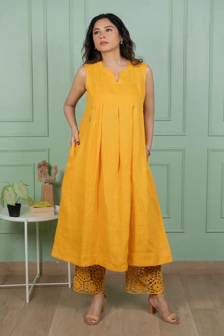 Gothilo Sunflower Linen Kurta & Pant Set 