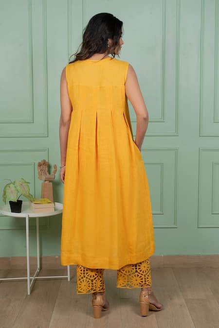 Gothilo Sunflower Linen Kurta & Pant Set 