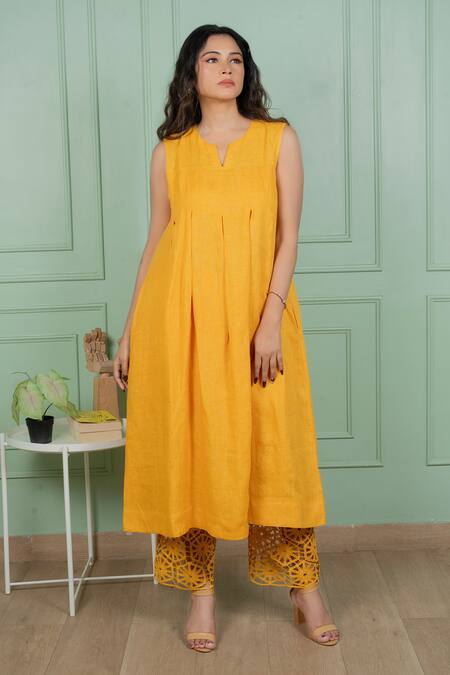 Gothilo_Yellow Linen Lace Notched Neck Sunflower Kurta And Pant Set _at_Aza_Fashions