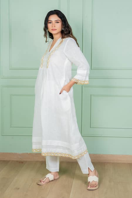 Gothilo Off White Linen Lace, Tassels V-neck Lily Kurta And Pant Set Online at Aza Fashions Gothilo_Off White Linen Lace, Tassels V-neck Lily Kurta And Pant Set _Online_at_Aza_Fashions