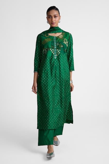 Buy_Naina Jain_Emerald Green Silk Mirrors, Embroidery Round Neck Straight Kurta Set _Online_at_Aza_Fashions