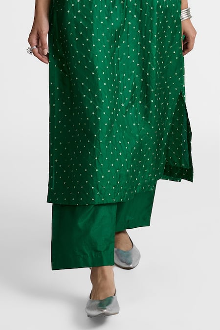 Shop_Naina Jain_Emerald Green Silk Mirrors, Embroidery Round Neck Straight Kurta Set _Online_at_Aza_Fashions
