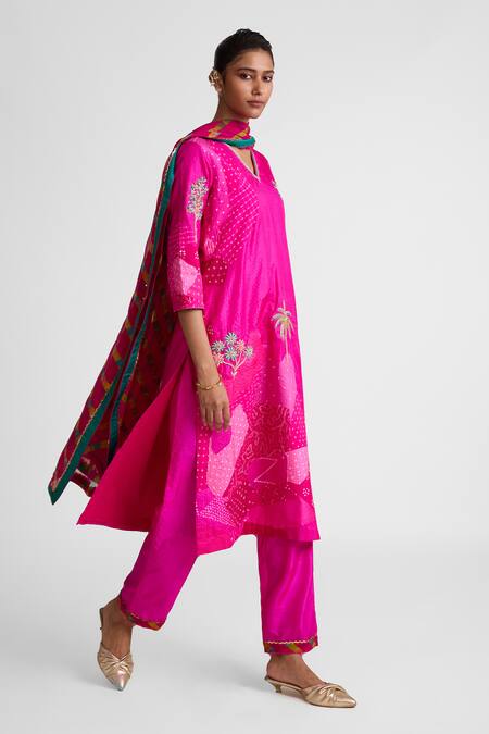 Shop_Naina Jain_Pink Silk Embroidery, Zari V-neck Zardozi Kurta Set _Online_at_Aza_Fashions