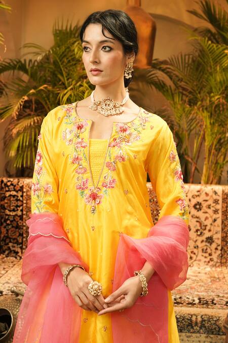 Buy_Surabhi Arya_Yellow Silk, Organza Embroidery, Applique V-neck Hand Kurta Set _Online_at_Aza_Fashions