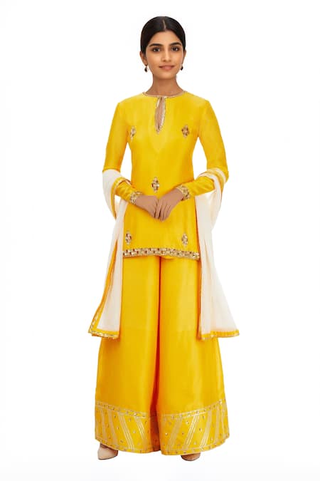 Neha Khullar Yellow & white embroidered kurta set 