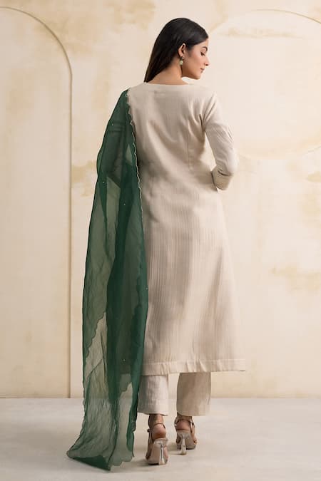 Neelu And Manvi Pastoral Thread Embroidered Kurta Set 