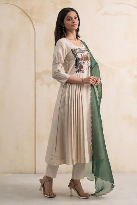 Buy_Neelu And Manvi_Off White Cotton, Silk, Organza Embroidery Square Pastoral Thread Kurta Set _Online_at_Aza_Fashions