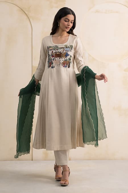 Neelu And Manvi Pastoral Thread Embroidered Kurta Set 
