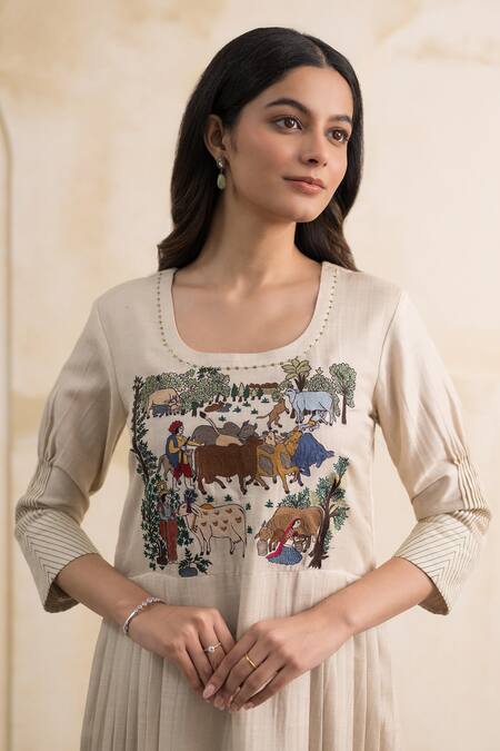 Buy_Neelu And Manvi_Off White Cotton, Silk, Organza Embroidery Square Pastoral Thread Kurta Set 