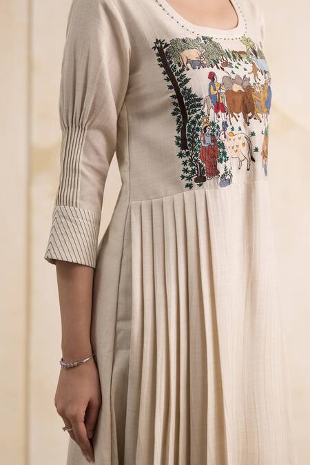 Shop_Neelu And Manvi_Off White Cotton, Silk, Organza Embroidery Square Pastoral Thread Kurta Set 