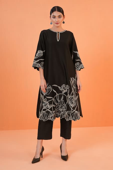 Origani Resham Embroidered Kurta & Pant Set 