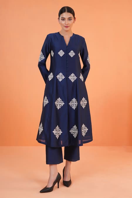 Origani Chanderi Silk Embroidered Kurta & Pant Set 