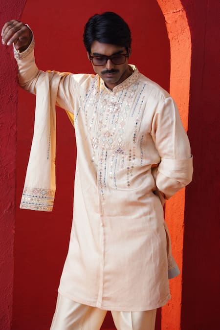 Buy_AUGUST by Swati Akash Jhunjhunwala_Beige Satin, Linen Embroidery, Mirrors Kurta Pant Set 