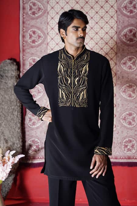 AUGUST by Swati Akash Jhunjhunwala Abstract Embroidered Kurta Set 