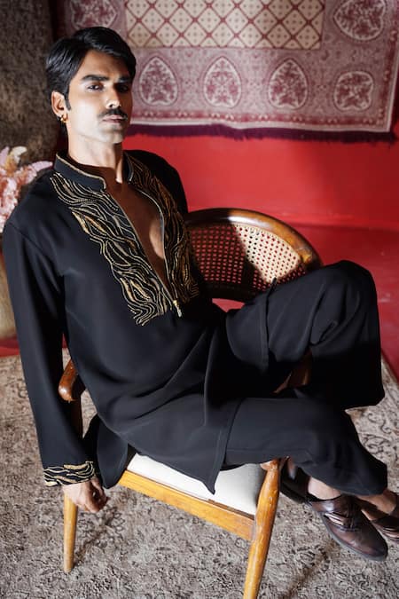 Buy_AUGUST by Swati Akash Jhunjhunwala_Black Satin, Polyester Embroidery, Metallic Thread Abstract Kurta Set 