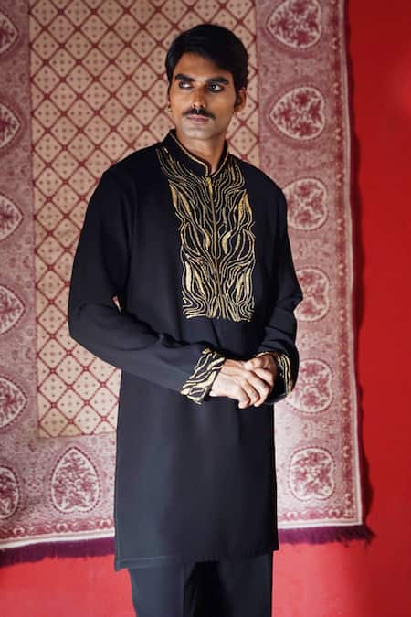 AUGUST by Swati Akash Jhunjhunwala Abstract Embroidered Kurta Set 