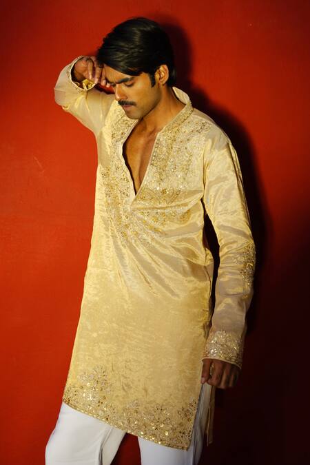 Buy_AUGUST by Swati Akash Jhunjhunwala_Gold Tissue Embroidery Floral Kurta Set _Online_at_Aza_Fashions