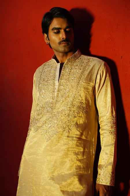 AUGUST by Swati Akash Jhunjhunwala_Gold Tissue Embroidery Floral Kurta Set _at_Aza_Fashions