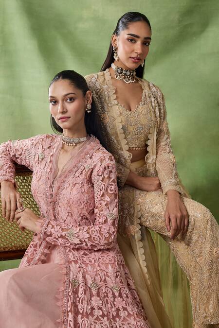 Buy_Awigna_Pink Organza, Net Beads, Sequins V-neck Damona Floral Embroidered Cape Skirt Set 