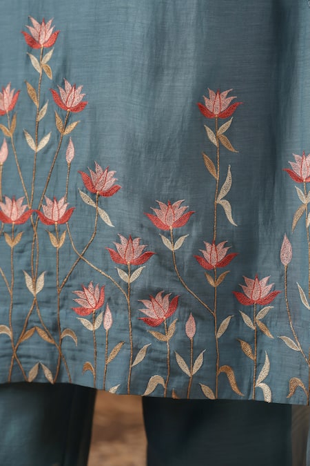 Buy_Anshu Wadhwa_Blue Chanderi, Organza Embroidery, Pearls, Lace V-neck Placement Kurta Set 