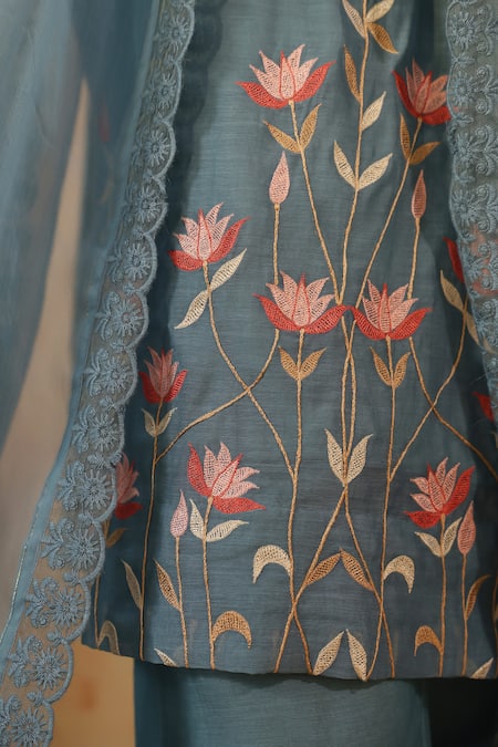 Shop_Anshu Wadhwa_Blue Chanderi, Organza Embroidery, Pearls, Lace V-neck Placement Kurta Set 
