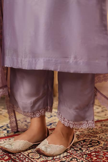 Anshu Wadhwa_Lilac Chanderi, Organza Embroidery, Lace Split V-neck Floral Kurta Set _at_Aza_Fashions