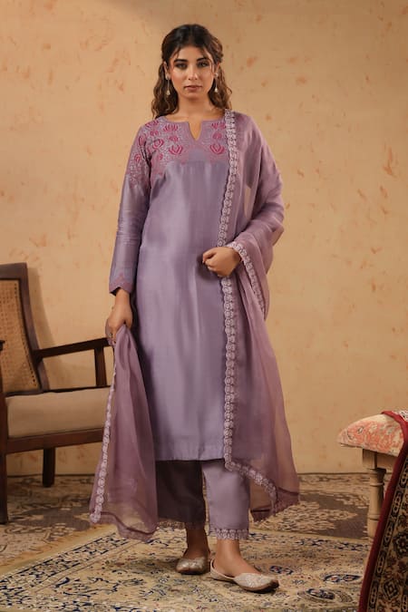 Buy_Anshu Wadhwa_Lilac Chanderi, Organza Embroidery, Lace Split V-neck Floral Kurta Set 