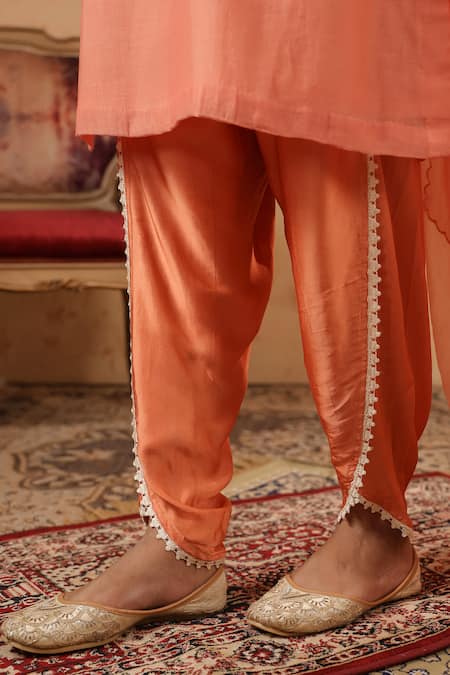 Shop_Anshu Wadhwa_Coral Chanderi, Organza Embroidery, Lace V-neck Neckline Kurta Set _Online_at_Aza_Fashions