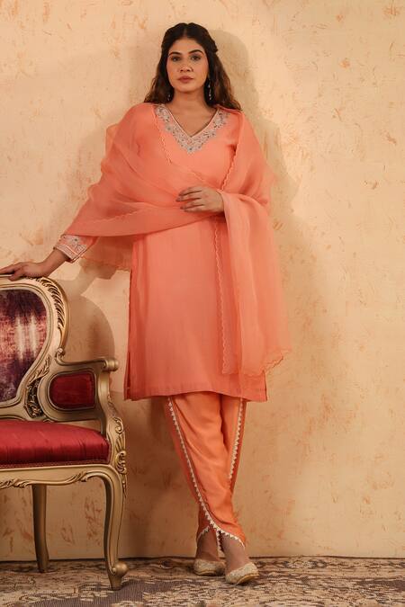 Buy_Anshu Wadhwa_Coral Chanderi, Organza Embroidery, Lace V-neck Neckline Kurta Set 